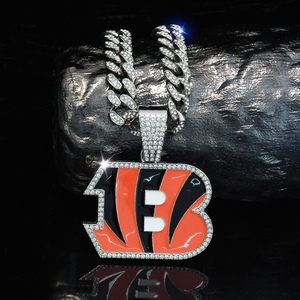Vente en gros de colliers pendentifs Cincinnati Bengals, colliers pendentifs en alliage sertis de diamants exquis, colliers cubains - Product Image 5