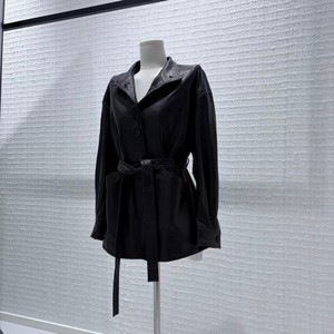 Nouvelle Arrivée Manteau <span class=keywords><strong>Trench</strong></span> en Cuir Espagnol <span class=keywords><strong>Noir</strong></span> pour <span class=keywords><strong>Femme</strong></span>, <span class=keywords><strong>Mi</strong></span>-<span class=keywords><strong>Long</strong></span>, Boutonné et Ceinturé, Idéal pour Visite de Galerie d'Art, Sur Mesure - Product Image 1