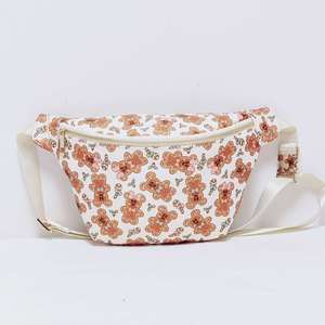 Envío Rápido, Bajo MOQ, Regalo de Navidad, Bolsa de Deporte con Temática del Parque de Atracciones Magic Kingdom, Bolsa de Nylon Impermeable Grande, Bolsa Cruzada con Diseño de Galleta de Jengibre - Product Image 1