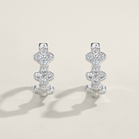Anting Hoop Perak Sterling S925 Berhiaskan Bunga Clover dan Moissanite Penuh, Anting Floral untuk Wanita, Cocok untuk Sehari-hari & Pesta