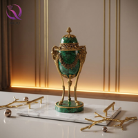 Vase décoratif géométrique oriental en laiton et porcelaine, style pot à gingembre, émeraude du Moyen-Orient, trophée antique, artisanat d'art pour la maison