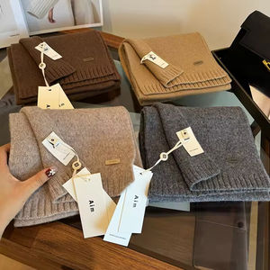 Bufanda Larga de Lana para Mujer, Diseño Personalizado en 4 Colores, Elegante Degradado con Motivos Salpicados, Estilo Minimalista y Atemporal para Primavera, Otoño y Uso Diario - Product Image 4