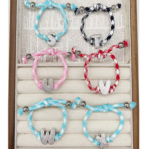 Nuovi Braccialetti Regolabili con Cordino Multicolore, Lettera Iniziale a Cuore Bombato con Zirconi Cubici Placcati Oro 18k - Product Image 3