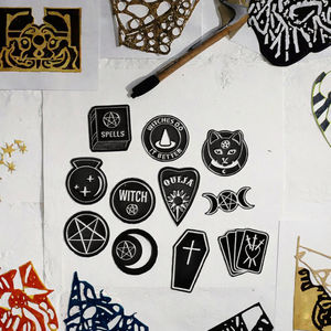 Handgemachte Gothic UV Fairy Cast Metal Craft Emaille Pins Neue Hexe Ouija Moon <span class=keywords><strong>Tarot</strong></span> Buch Broschen für Frauen Männer Chinesisches Neujahr - Product Image 4