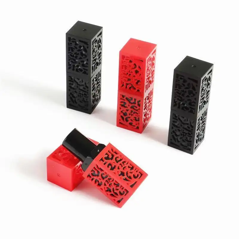 Tube de rouge à lèvres ajouré vide en plastique de style rétro emballage de rouge à lèvres baume à lèvres noir et rouge
