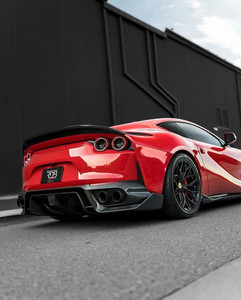 ชุดแต่งคาร์บอนไฟเบอร์สไตล์ 1016 สำหรับ Ferrari 812 สภาพใหม่ พร้อมลิ้นกันชนหน้าและดิฟฟิวเซอร์สปอยเลอร์ - Product Image 4