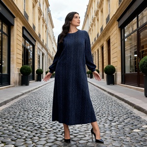 Nouvelle robe Abaya en polyester élégante et personnalisée de style premium pour femmes musulmanes, adaptée à diverses occasions - Product Image 4