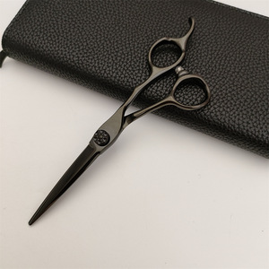 Tijeras de Peluquería Negras Walt de 6 Pulgadas, Tijeras de Entresacar para Diestros, Uso en Salón de Belleza, Acero Inoxidable, Grado Profesional - Product Image 4