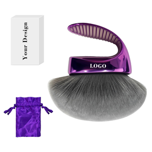 Pinceau de maquillage pour <span class=keywords><strong>grand</strong></span> corps pour autobronzant, bronzant et miroitant | Pinceau bronzant épais avec housse de protection de voyage - Product Image 2