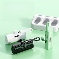 Tragbare Mini-Pocket-Powerbank 5000 mah mit 2-in-1-Kabel
