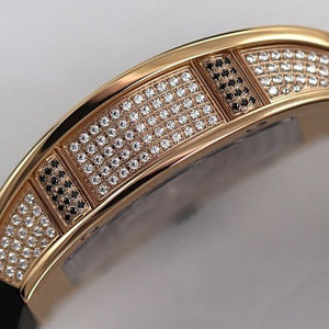 Exquisito Reloj de Pulsera con Diamantes, Esfera de Ónix Rojo, Marcadores Luminosos, Acero Inoxidable, Correa de Goma de Lujo Estilo Hip Hop de 20 mm, Alfombra Roja - Product Image 3