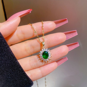 Collana con Ciondolo Placcato Oro 18K per Donna, Design Floreale con Cristalli Ovali, Catena a Maglia per Uso Quotidiano, Stile Classico - Product Image 1