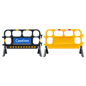 Barrera de Tráfico de Plástico PE de Alta Calidad, Barrera de Seguridad Vial con Tres Orificios y Material de Goma para Separación de Carriles - Product Image 4