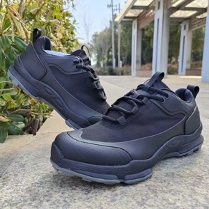 รองเท้าออกกำลังกายแบบครอสเทรนนิ่ง สีดำ ผ้าตาข่าย กันลื่น ระบายอากาศได้ดี น้ำหนักเบา สำหรับทุกเพศ ส้นเตี้ย เหมาะสำหรับเดินป่าและออกกำลังกายกลางแจ้ง - Product Image 1