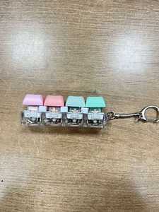 Tecla Personalizada con Impresión UV en PBT, Diseño de <span class=keywords><strong>Anime</strong></span>, 4 Teclas, Interruptor Mecánico, Clicker, Alivio del Estrés, Descompresión, Juguete Antiestrés para Teclado - Product Image 3
