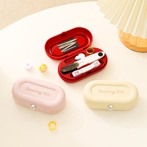 กล่องเข็มแม่เหล็ก Heartmade สีแดง พลาสติกแบบพกพา ชุดเย็บผ้าพร้อมด้ายหลากสี สำหรับซ่อมแซมที่บ้าน - Product Image 2