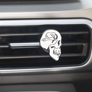Clip de parfum pour bouche d'aération de voiture de style Halloween désodorisant Cool Skull Design décoration de désodorisant de voiture en alliage - Product Image 5