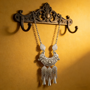 Collier double éléphant en argent Miao, style ethnique Hmong, collier bib à pompons, unisexe |   Bijou porte-bonheur Totem - Product Image 5