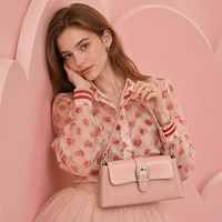 Sac à bandoulière de luxe en cuir véritable pour femme, style urbain et épuré, avec fermoir, poignée supérieure unique et bandoulière amovible