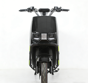 Nouveau modèle de scooter électrique noir à deux <span class=keywords><strong>places</strong></span> avec frein à disque de 12 pouces, vélo électrique pour adultes, déplacements urbains - Product Image 2