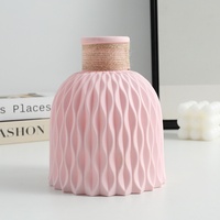 Petit vase décoratif moderne et coloré en plastique pour arrangements floraux frais, idéal pour salon et mariage, motif vague d'eau