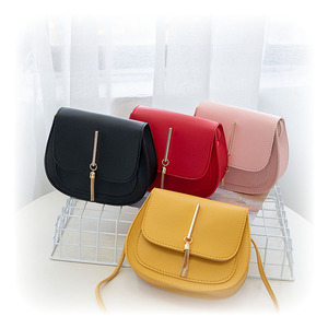 Bolsa Feminina Nova com Borla Pequena Redonda Barata para Mulheres, Bolsa de Ombro Estilo Sela - Product Image 1