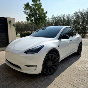 Modèle Y Long Range 2023, berline électrique Tesla - Product Image 1