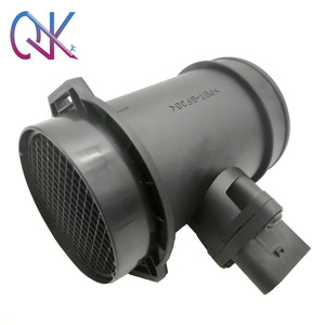 เครื่องวัดการไหลของอากาศ 70 มม. เส้นผ่านศูนย์กลางภายใน 12V สำหรับออดี้โฟล์คสวาเก้น เซ็นเซอร์ MAF เกียร์อัตโนมัติ - Product Image 1