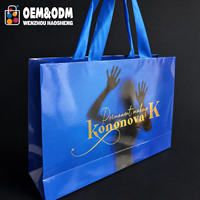 Sacs en papier personnalisés avec logo, impression dorée, sacs d'emballage de luxe pour boutiques de cosmétiques, bijoux, produits de beauté, cadeaux, avec poignée en ruban