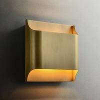 Lampe murale en cuivre massif, design postmoderne, luxe léger, simple, salon, chambre à coucher, chevet, escalier, laiton