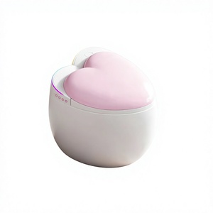 Nouvelle arrivée, WC intelligent en céramique rose en forme <span class=keywords><strong>de</strong></span> cœur, à poser au sol, avec siège automatique et siphon en S - Product Image 1