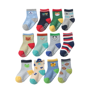 Calzini alla caviglia ispessiti in cotone con cartoni animati personalizzati con finestra di 90 giorni <span class=keywords><strong>calze</strong></span> <span class=keywords><strong>antiscivolo</strong></span> traspiranti Casual per neonati e bambini - Product Image 1