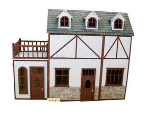Maison de poupée en bois préfabriquée DIY faite à la main et colorée, de forme personnalisée, pour les enfants de 5 à 7 ans - Product Image 5