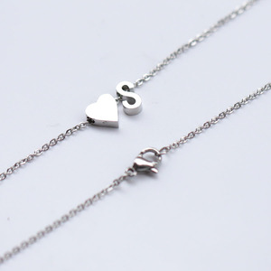 <span class=keywords><strong>Collana</strong></span> <span class=keywords><strong>con</strong></span> Ciondolo a Forma di Cuore in Acciaio Inossidabile <span class=keywords><strong>con</strong></span> <span class=keywords><strong>Lettere</strong></span> Inglesi <span class=keywords><strong>e</strong></span> Charm Iniziale A-Z, <span class=keywords><strong>Collana</strong></span> <span class=keywords><strong>con</strong></span> Iniziali per Coppie - Product Image 5