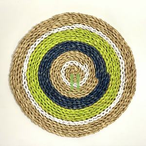 Vietnam OEM tissé à la main paille jacinthe d'eau napperons en gros HNH artisanat prix direct usine jonc de mer napperon décoration de table - Product Image 2