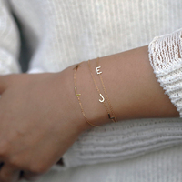 Bracelet personnalisé avec initiales Emanco Jewelry Dropshipping, minimaliste, plaqué or, lettres en acier inoxydable personnalisées