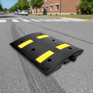 Pente de ralentissement en caoutchouc Ileri Trafik de haute qualité 50 x 40 x 4,5 cm PL-01-100 Noir 7 kg - Product Image 3