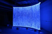 Écran mural à bulles d'eau en acrylique avec éclairage LED à grande échelle personnalisé panneau en plastique de style Art déco rideau d'eau fontaine vitrines