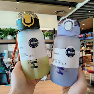 كوب ماء رياضي متدرج بلوري مع قش سيليكون مرتد سهل الاستخدام كوب محمول في الهواء الطلق على حبل كوب مشروب كاجوال - Product Image 3