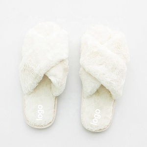 Pantoufles d'hiver en <span class=keywords><strong>fausse</strong></span> <span class=keywords><strong>fourrure</strong></span> de qualité supérieure, sandales d'été à brides croisées en <span class=keywords><strong>fausse</strong></span> <span class=keywords><strong>fourrure</strong></span> rouge foncé pour femmes (vente en gros pour le Royaume-Uni) - Product Image 4