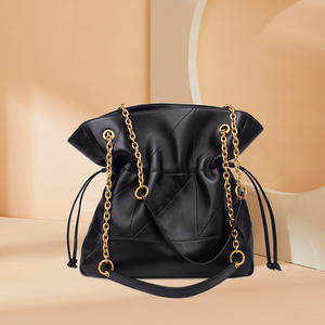 Bolso de Hombro/Axilar Casual de Cuero Genuino con Diseño de Cordón y Cadena, Ideal para Viajes, Procesamiento ODM - Product Image 1