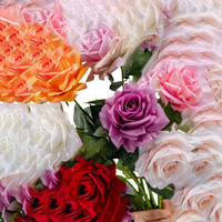 Hete Aanbieding Kunstbloemen Levensechte Fluwelen Rode Rozen Kunstbloemen voor Bruiloft Achtergrond Evenement Decoratie