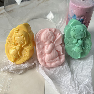 Savon Artisanal Fille Ange Sculpté à la Main, à la Rose, Hydratant, Contrôle du Sébum, Rafraîchissant, pour le Visage, les Mains et le Corps - Product Image 3