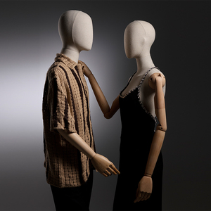 Mannequin sur mesure 3/4 ou corps entier pour présentation de vêtements, avec bras en <span class=keywords><strong>bois</strong></span> réglables <span class=keywords><strong>et</strong></span> revêtement en tissu, en fibre de verre - Product Image 1