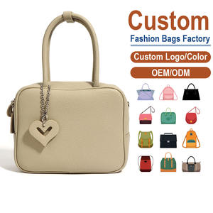 Bolso Bandolera Personalizado de Cuero Litchi de Grano Completo – Correa Ajustable con Colgante de Corazón Extraíble, Ideal para la Oficina y Escapadas de Fin de Semana - Product Image 1