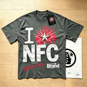 Con motivi a fiamma distintivi e grafiche con slogan audaci, esattamente come quelli originali - Product Image 5