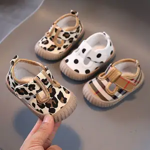 2023 automne nouveau-né bébé princesse toile chaussures semelle souple tenue décontractée chaussures bébé fille en cuir unique chaussures de marche sandale