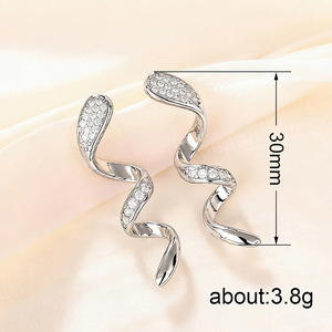 Pendientes de Serpiente en Espiral para Mujer, Diseño de Línea Trenzada, Accesorios de Oreja Únicos y Modernos para Uso Diario - Product Image 3