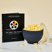 Coffret Cadeau Popcorn Soirée Cinéma : Assaisonnements, Garnitures, Appareil à Popcorn, Livre de Recettes 'Eat You Watch', Grains de Popcorn, Appareil à Popcorn Micro-ondes