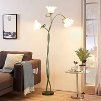 Lampadaire floral de style campagnard français à 3 têtes, abat-jour en verre en forme de lys, en fer forgé avec tige torsadée, pour villa
